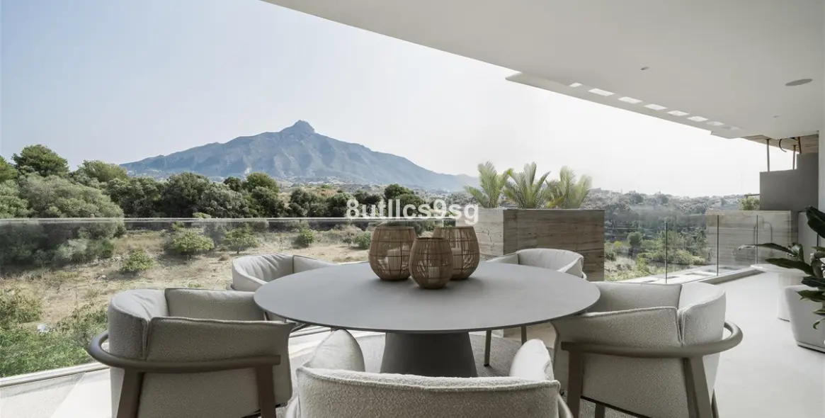 Sale of middle floor apartment in Aloha 2