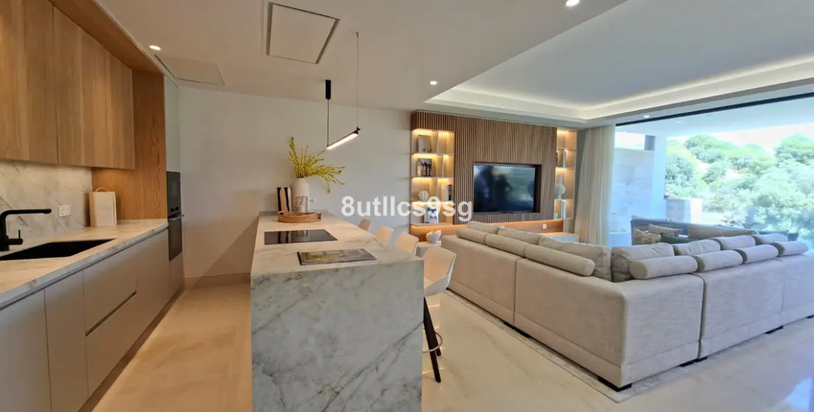 Sale of middle floor apartment in Aloha 5