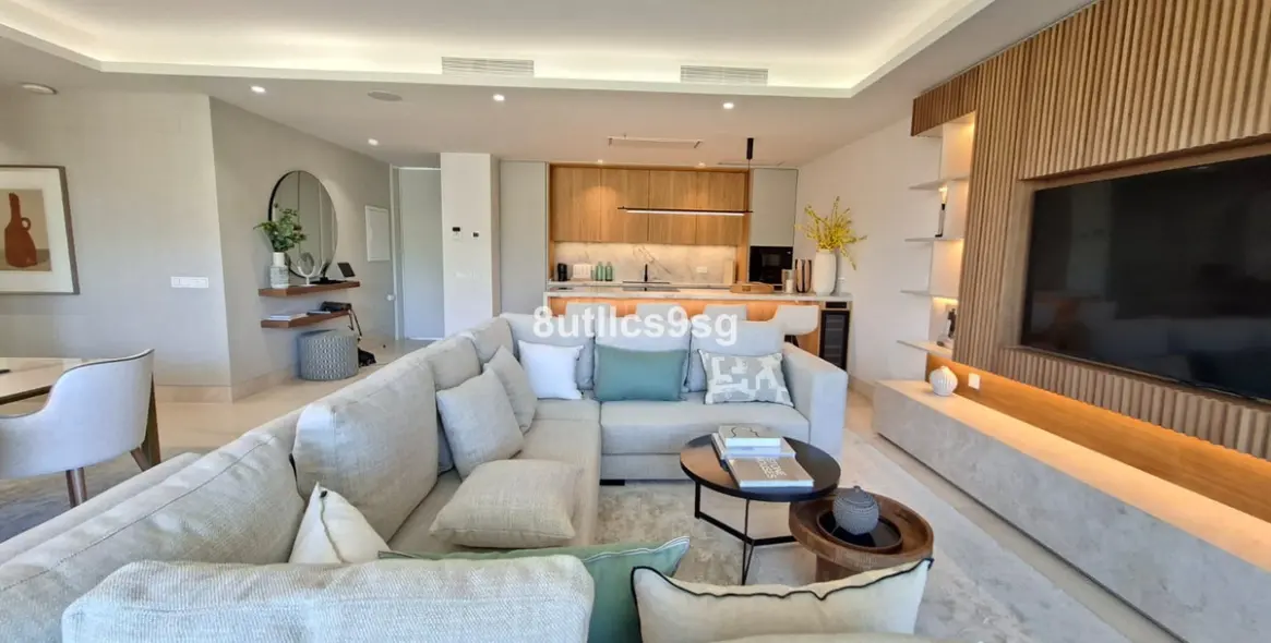 Sale of middle floor apartment in Aloha 7