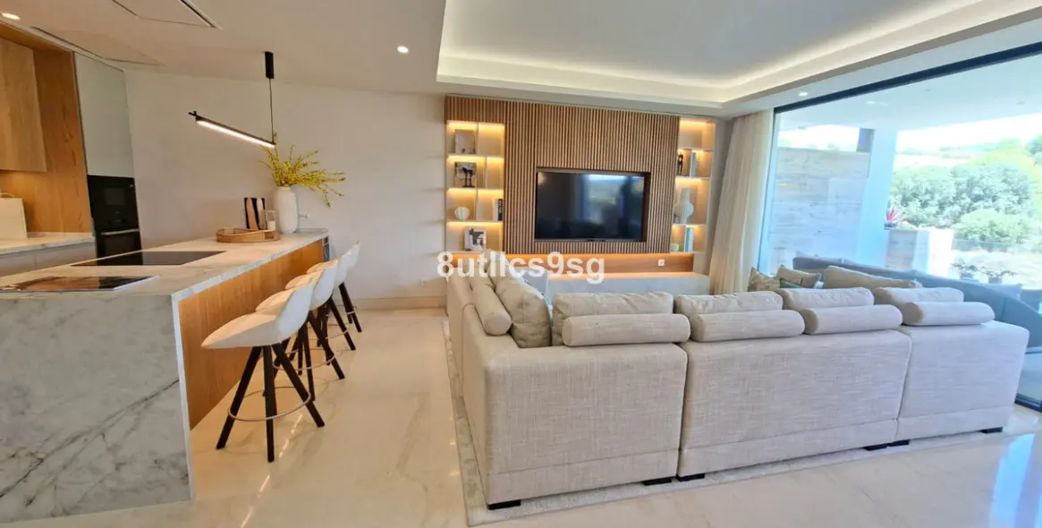 Sale of middle floor apartment in Aloha 12