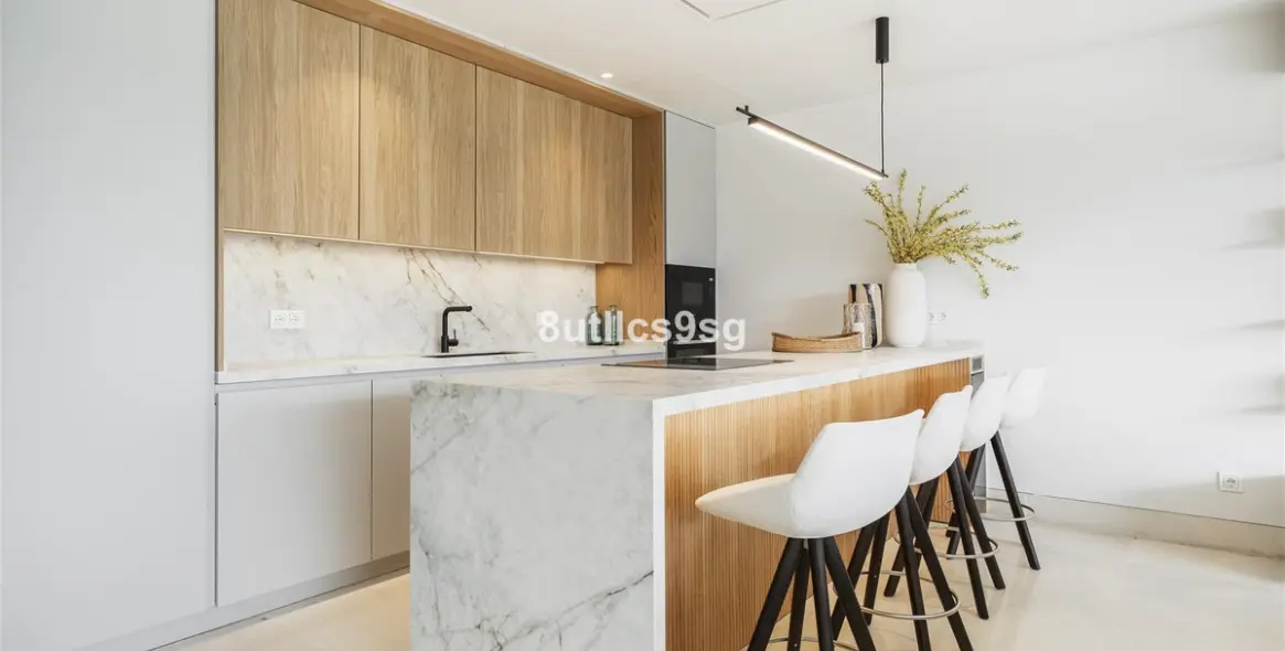 Sale of middle floor apartment in Aloha 14