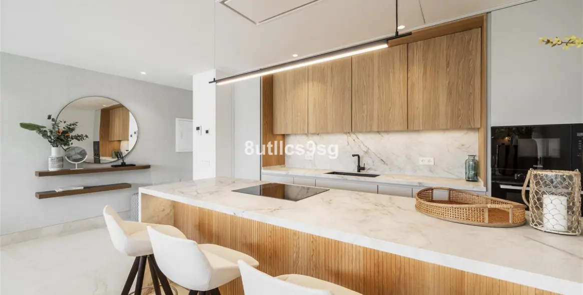 Sale of middle floor apartment in Aloha 15