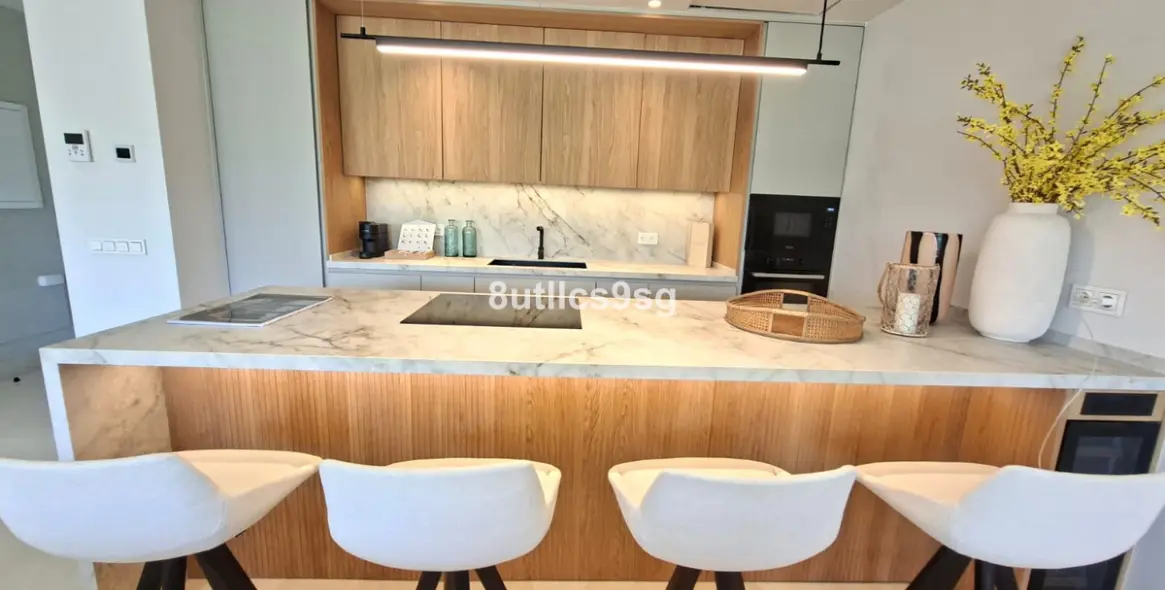 Sale of middle floor apartment in Aloha 16