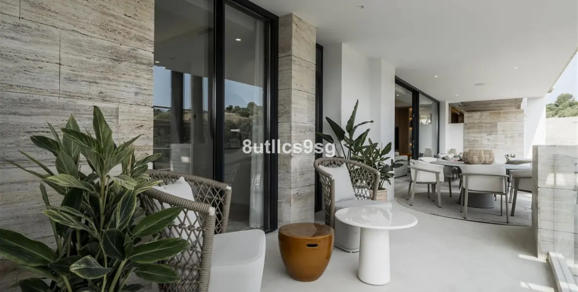 Sale of middle floor apartment in Aloha 20