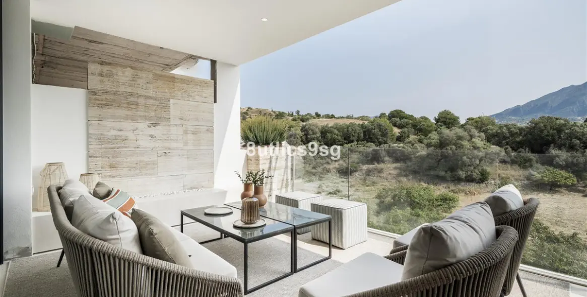 Venta de apartamento en planta media en Aloha 21