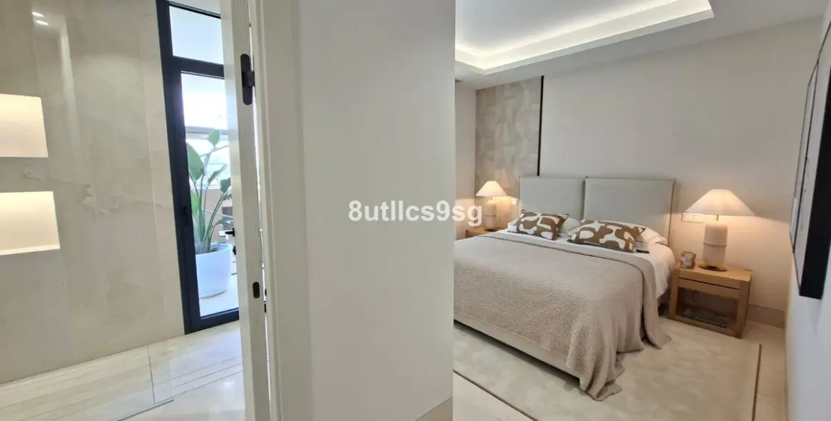 Venta de apartamento en planta media en Aloha 31