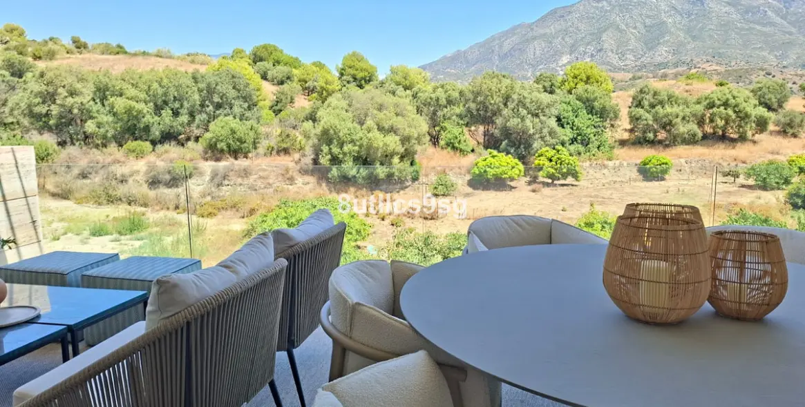 Venta de apartamento en planta media en Aloha 39