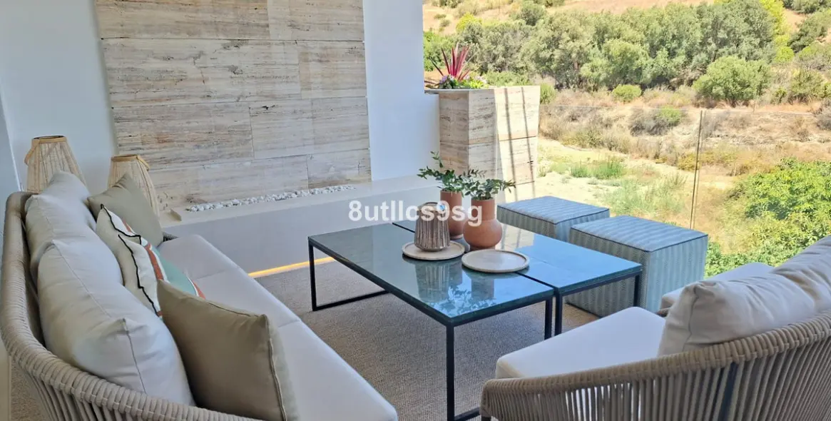 Venta de apartamento en planta media en Aloha 40