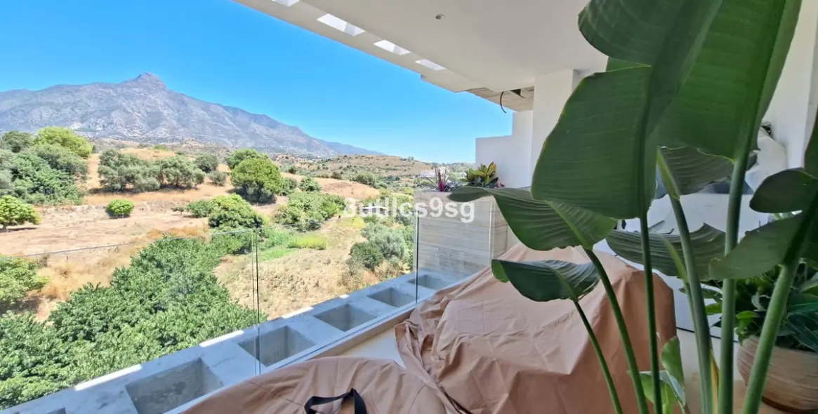 Venta de apartamento en planta media en Aloha 41