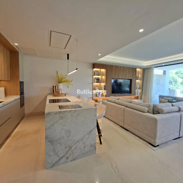 Sale of middle floor apartment in Aloha