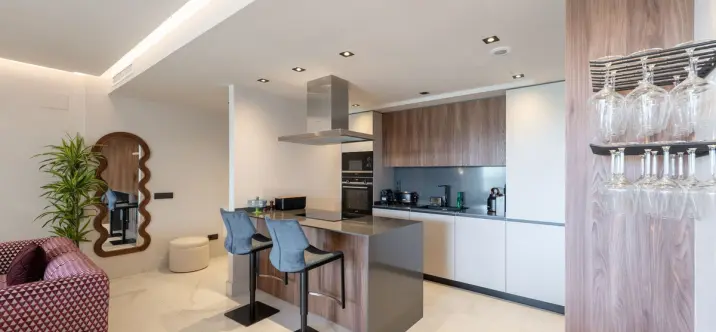 Venta de apartamento en planta media en San Pedro de Alcántara 1