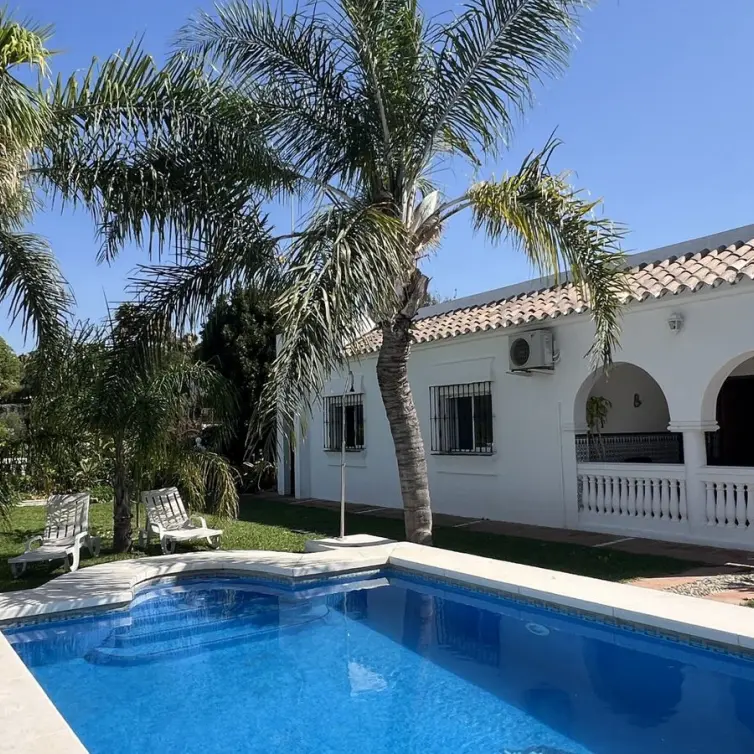 Sale of finca - cortijo in Estepona
