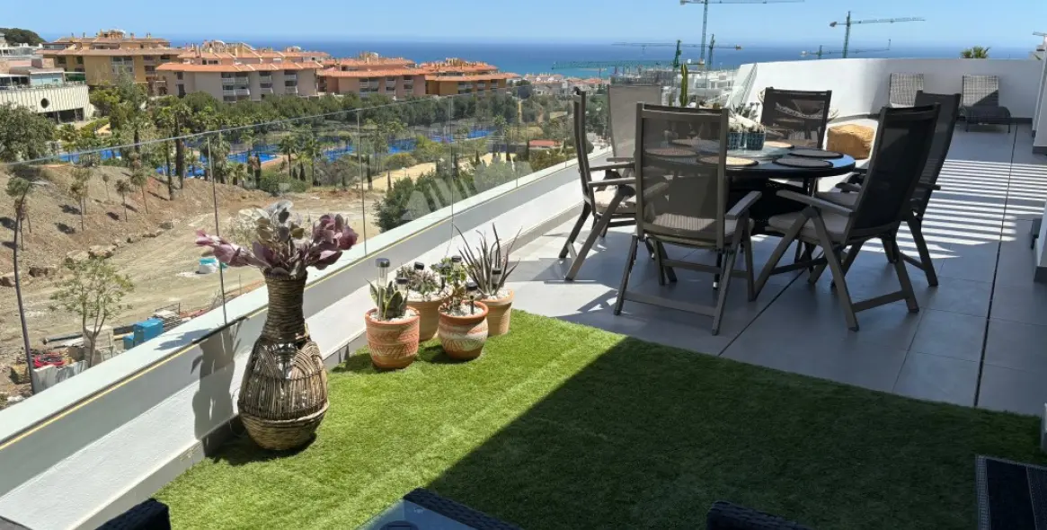 Sale of penthouse in Fuengirola (district Higueron) 1