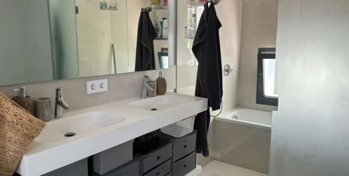 Sale of penthouse in Higueron 14