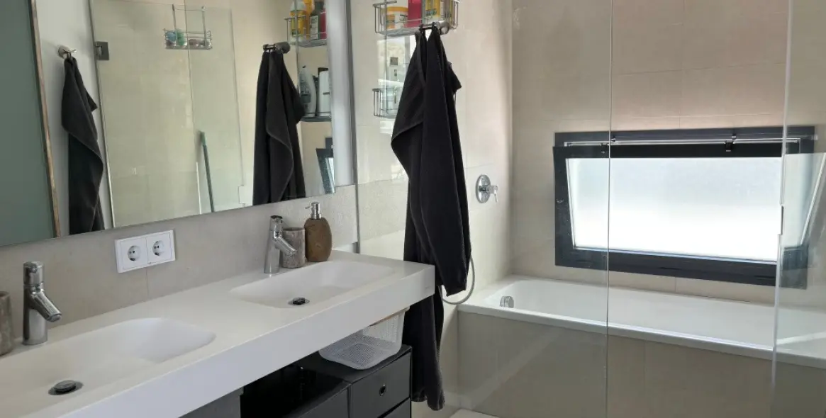 Sale of penthouse in Higueron 16