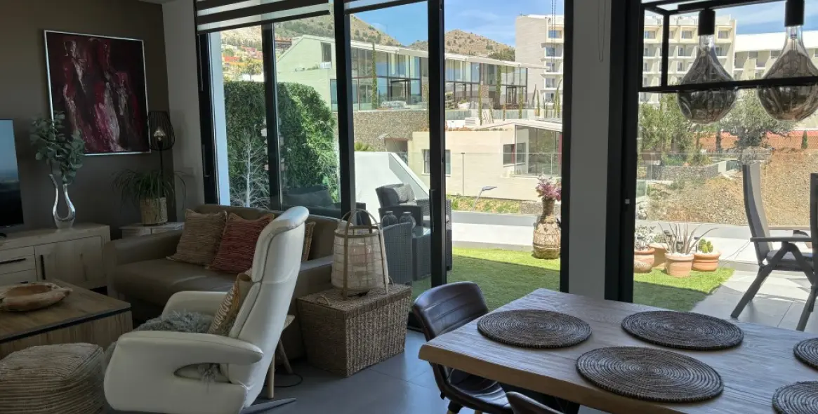 Sale of penthouse in Higueron 23