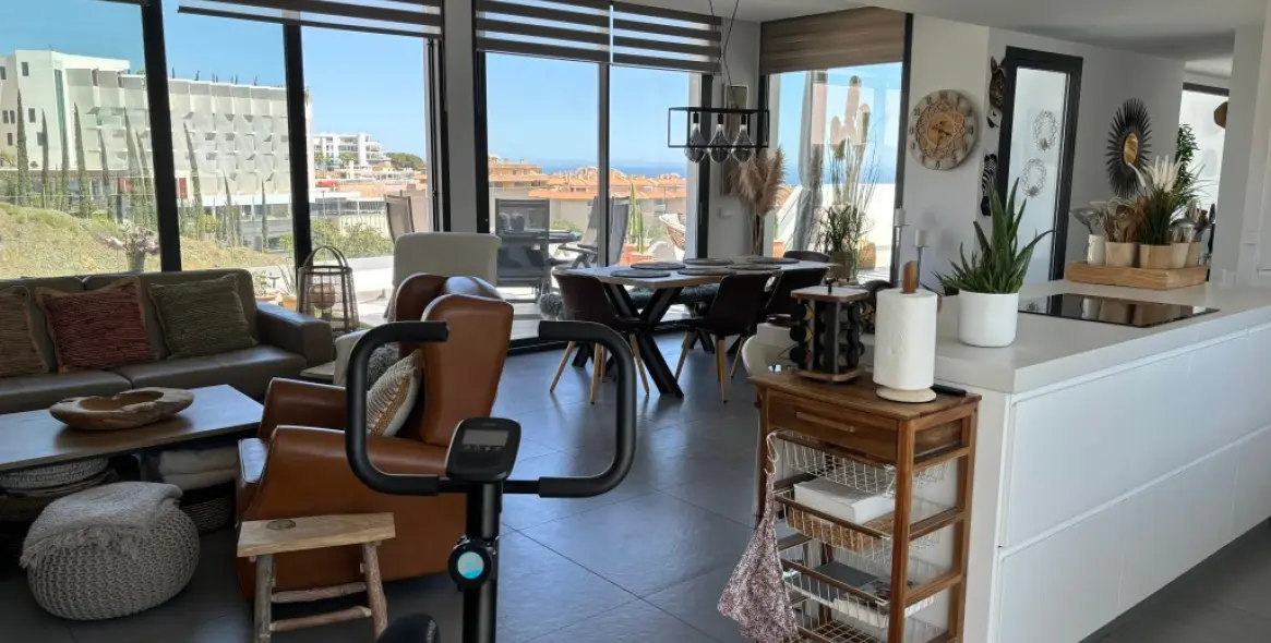 Sale of penthouse in Higueron 24