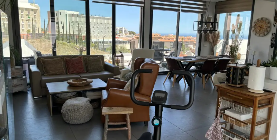 Sale of penthouse in Higueron 25