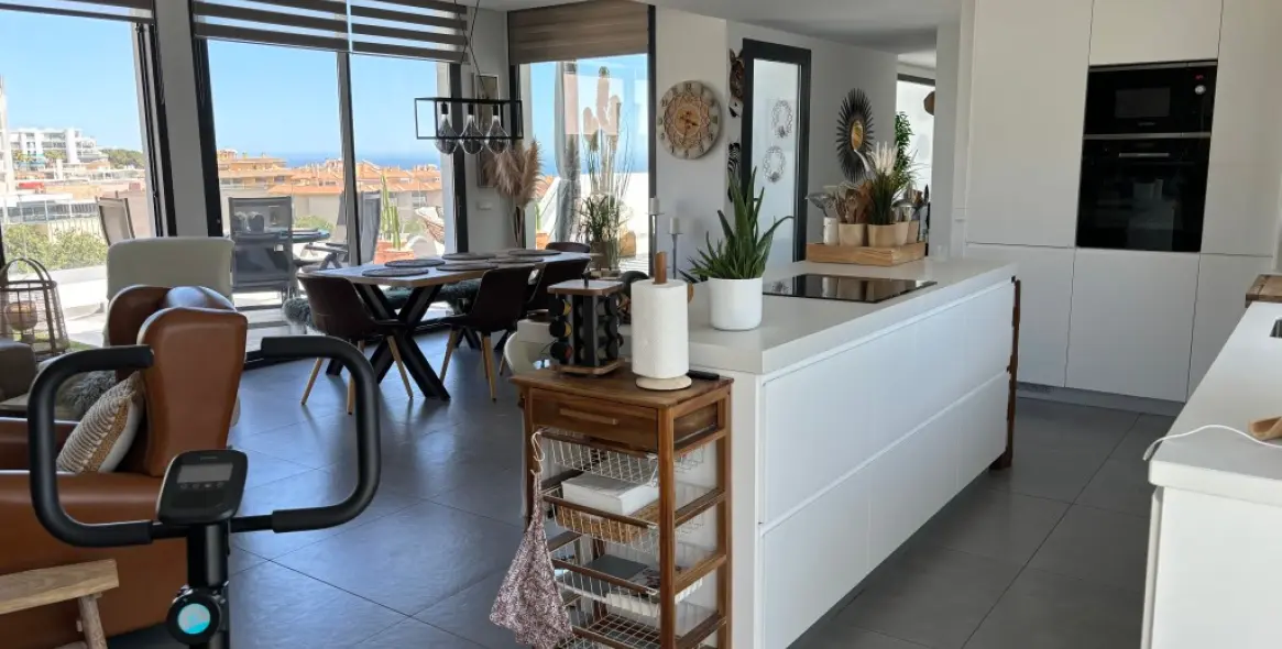 Sale of penthouse in Higueron 26