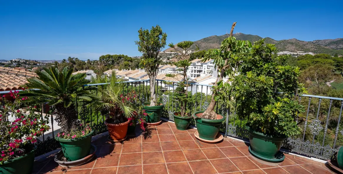 Sale of penthouse duplex in Torrequebrada 8