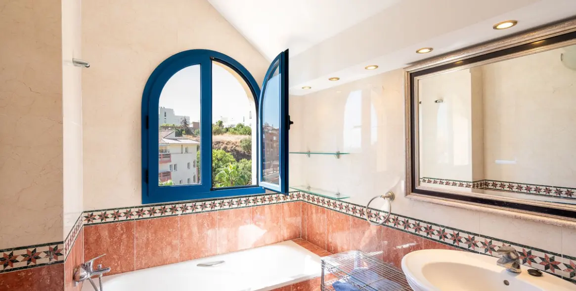 Venta de ático dúplex en Torrequebrada 42