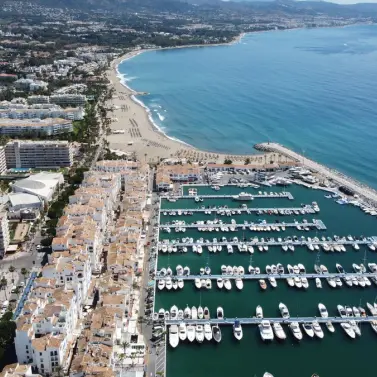 Sale of middle floor apartment in Puerto Banús