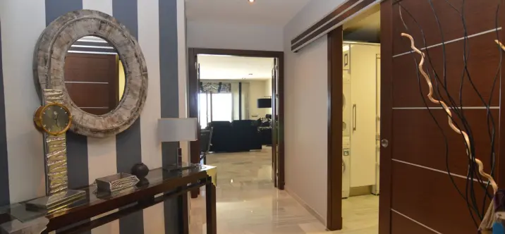 Sale of middle floor apartment in Puerto Banús 2