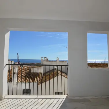 Sale of middle floor apartment in Puerto Banús
