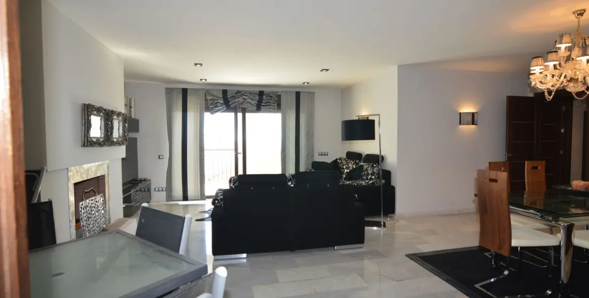 Sale of middle floor apartment in Puerto Banús 7