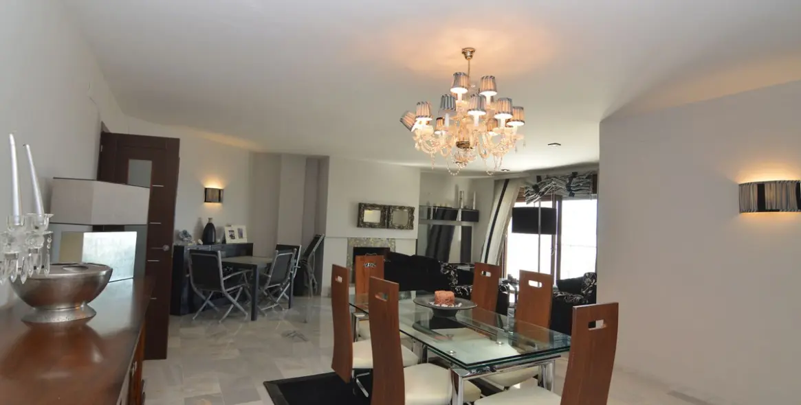 Sale of middle floor apartment in Puerto Banús 11