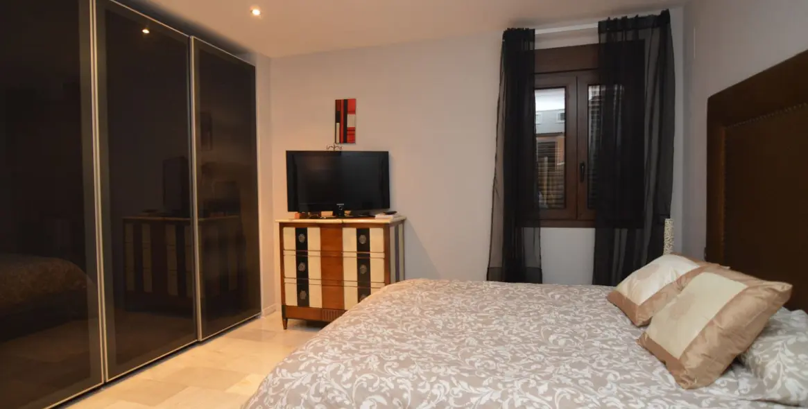 Sale of middle floor apartment in Puerto Banús 15