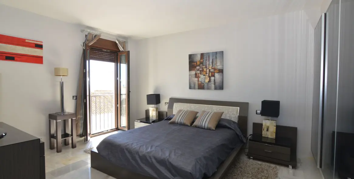 Sale of middle floor apartment in Puerto Banús 18