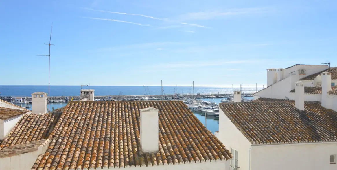 Sale of middle floor apartment in Puerto Banús 19
