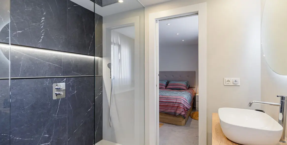 Sale of middle floor apartment in Marbella 12