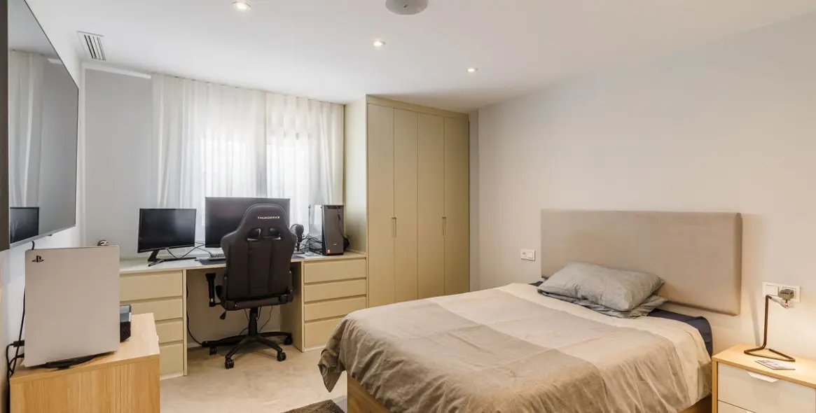 Sale of middle floor apartment in Marbella 13