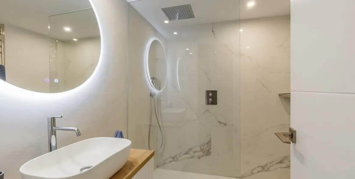 Sale of middle floor apartment in Marbella 19