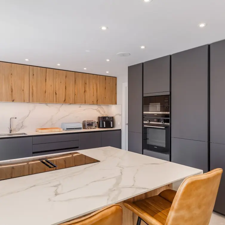 Venta de apartamento en planta media en Marbella