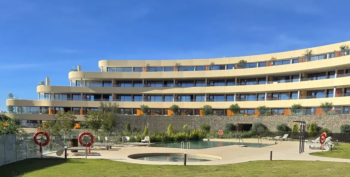 Sale of middle floor apartment in Fuengirola 3