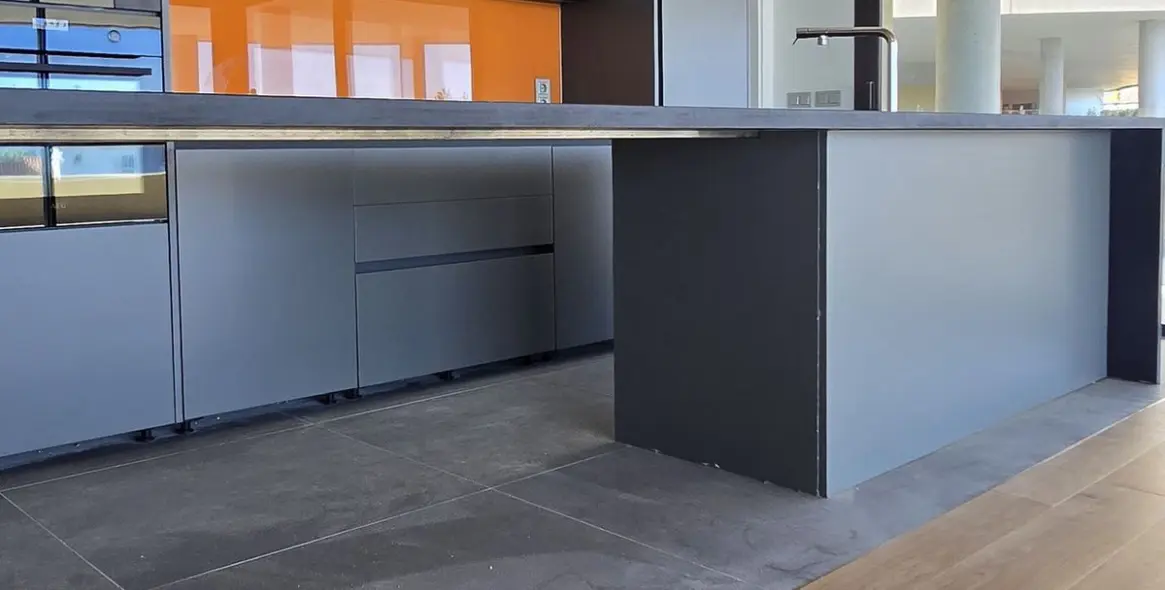 Sale of middle floor apartment in Fuengirola 10