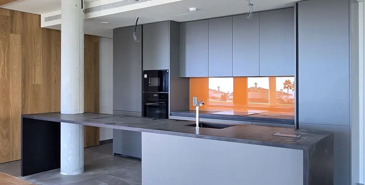 Sale of middle floor apartment in Fuengirola 11