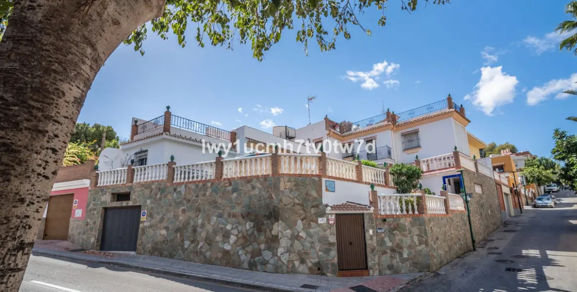 Продажа  отдельно стоящей виллы в Málaga 7