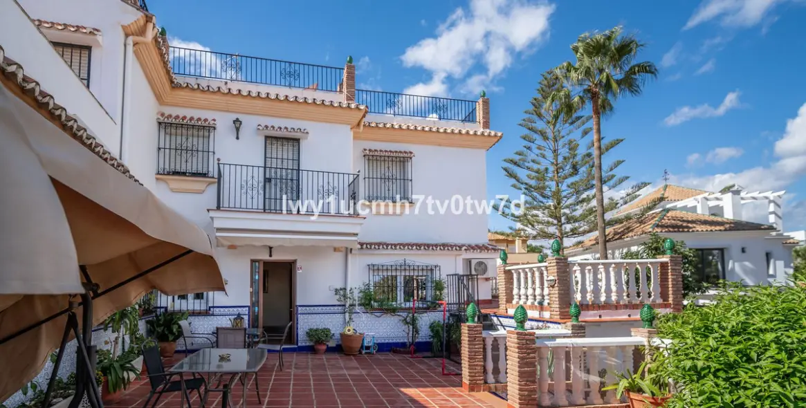 Sale of detached villa in Málaga 4