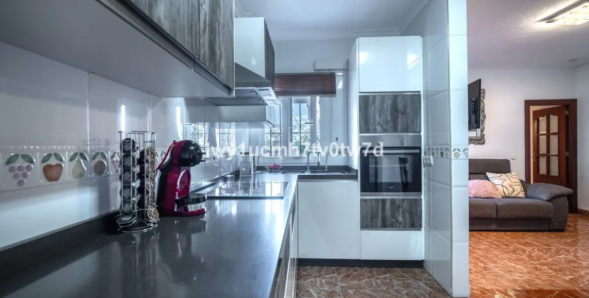 Sale of detached villa in Málaga 9