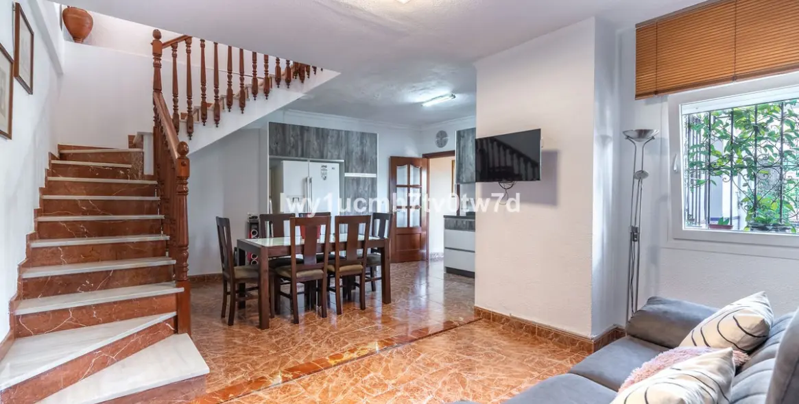 Sale of detached villa in Málaga 10