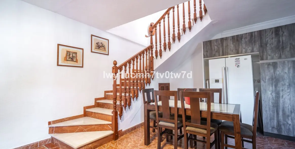 Sale of detached villa in Málaga 11