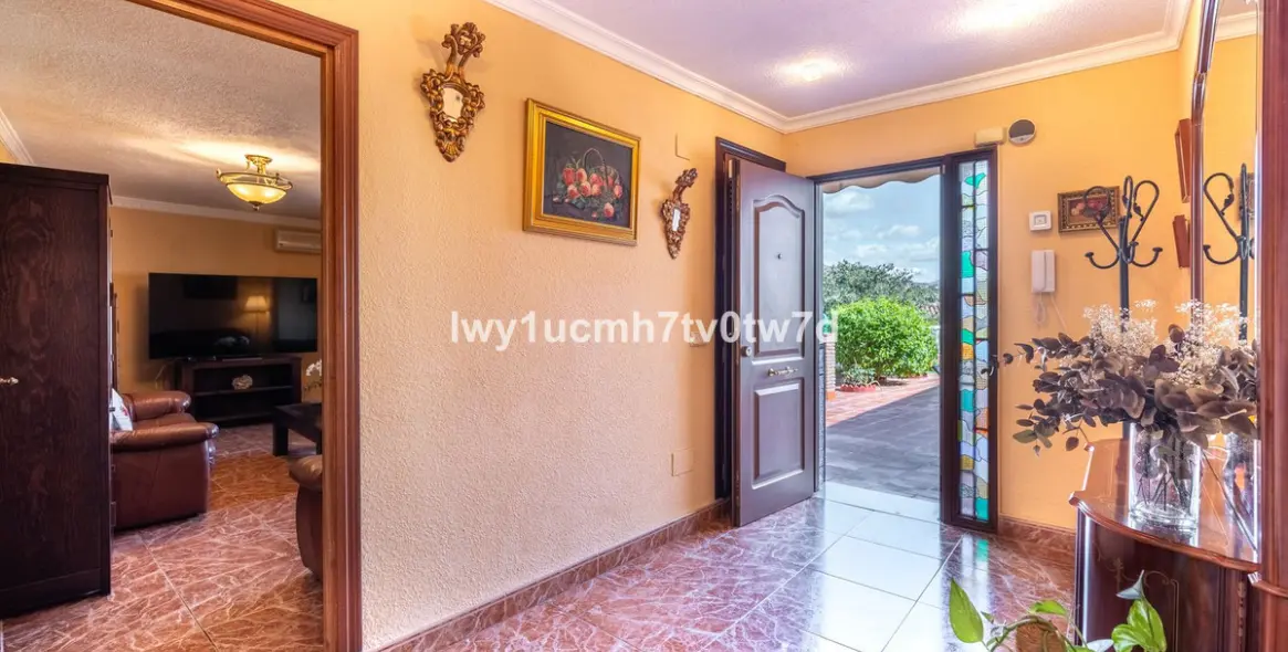 Sale of detached villa in Málaga 12