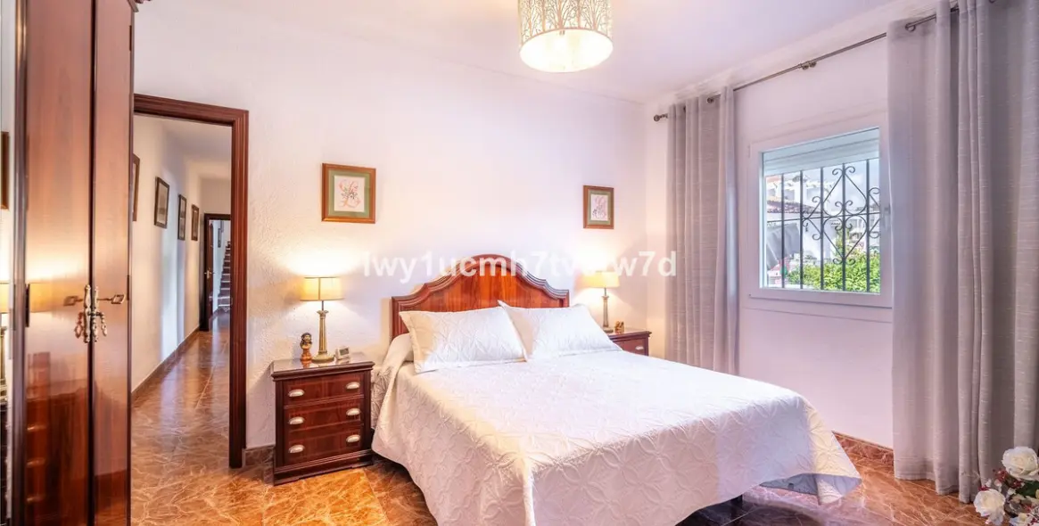 Sale of detached villa in Málaga 15