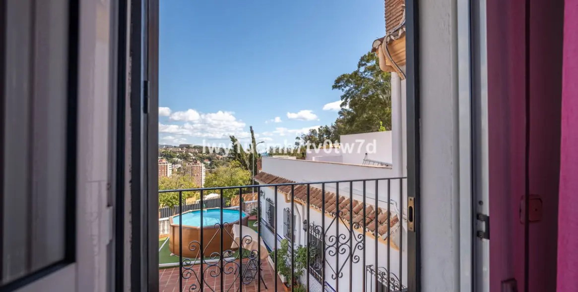Sale of detached villa in Málaga 31