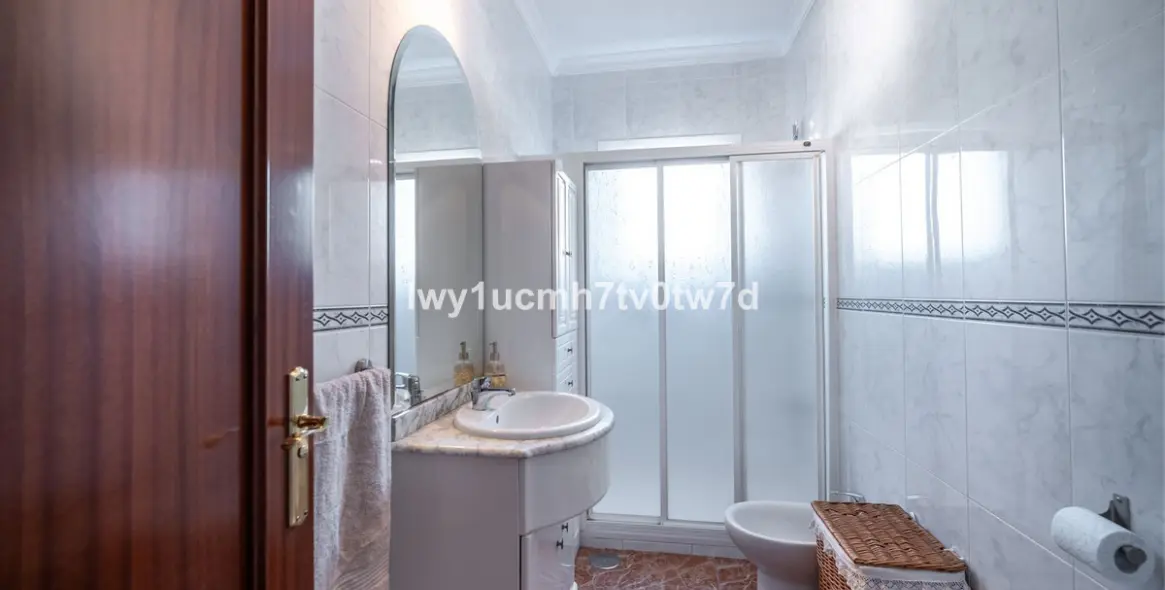 Sale of detached villa in Málaga 32