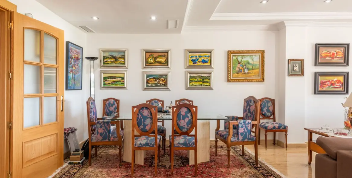 Sale of middle floor apartment in The Golden Mile 3